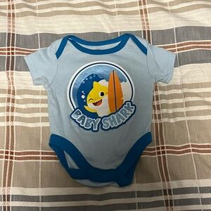 Baby Shark Bodysuit Size 3-6 months Boys  Snap buttons Pinkfong Infants Children